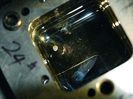 <a href='http://www.rbhgus.cn/product/3.htm' class='text_a'>模具激光焊機</a>修復(fù)鏡面模具效果